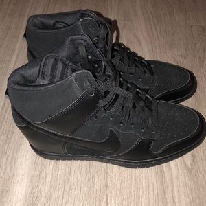 Nike wedged sneaker - very gently worn! See pics!